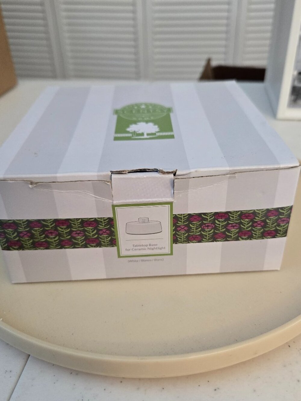Scentsy Tabletop Base White For Ceramic Plug-in Nightlight Warmer with Bulb